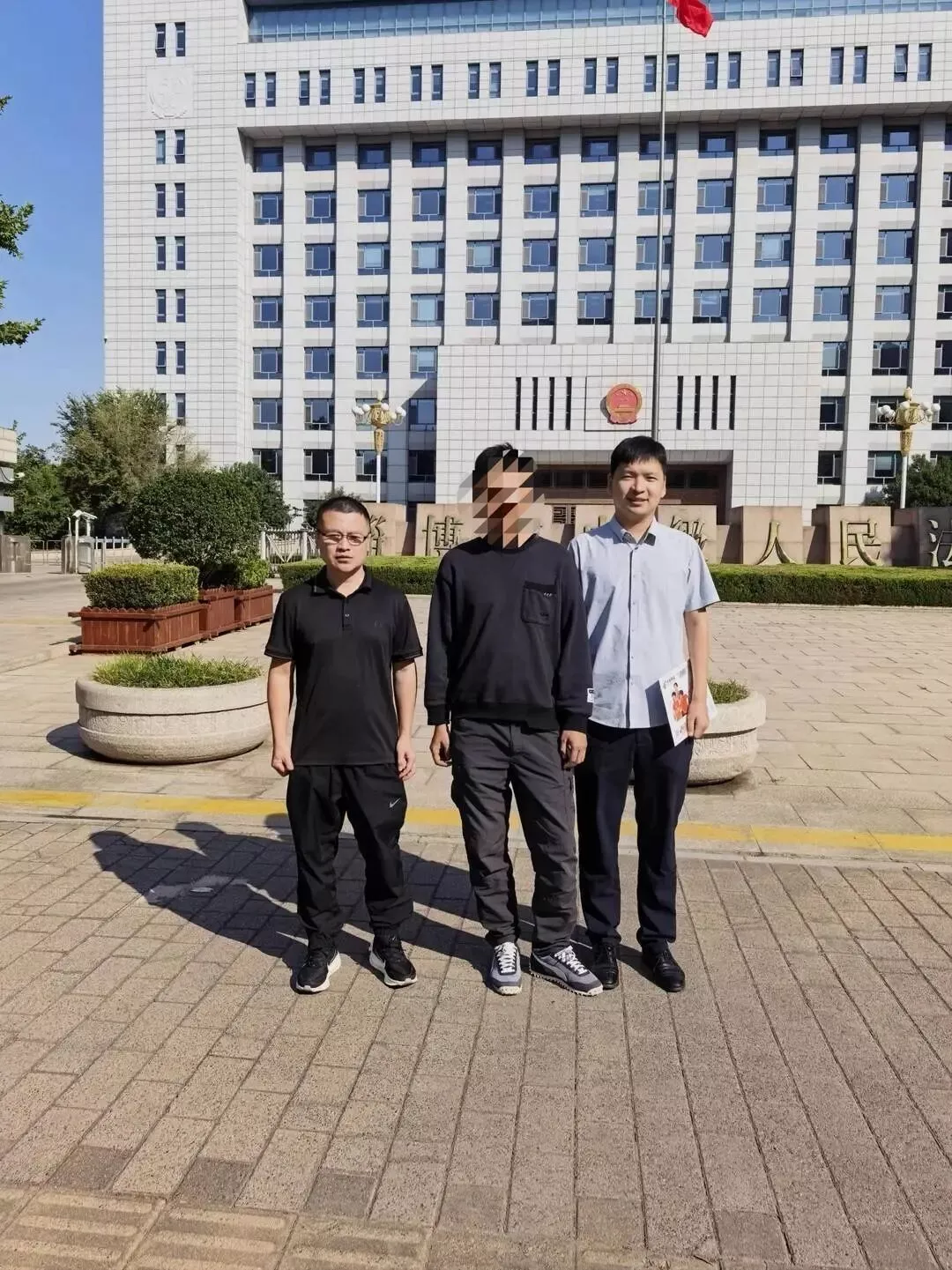 男子捉奸后收取出轨对象2.5万元被判敲诈 再审无罪