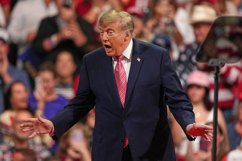 路透/益普索民调显示,仅有31%的美国人认可川普的执政表现,成为川普两届总统任期内的最低纪录。(美联社) 路透/益普索民调显示,仅有31%的美国人认可川普的执政表现,成为川普两届总统任期内的最低纪录。(美联社)